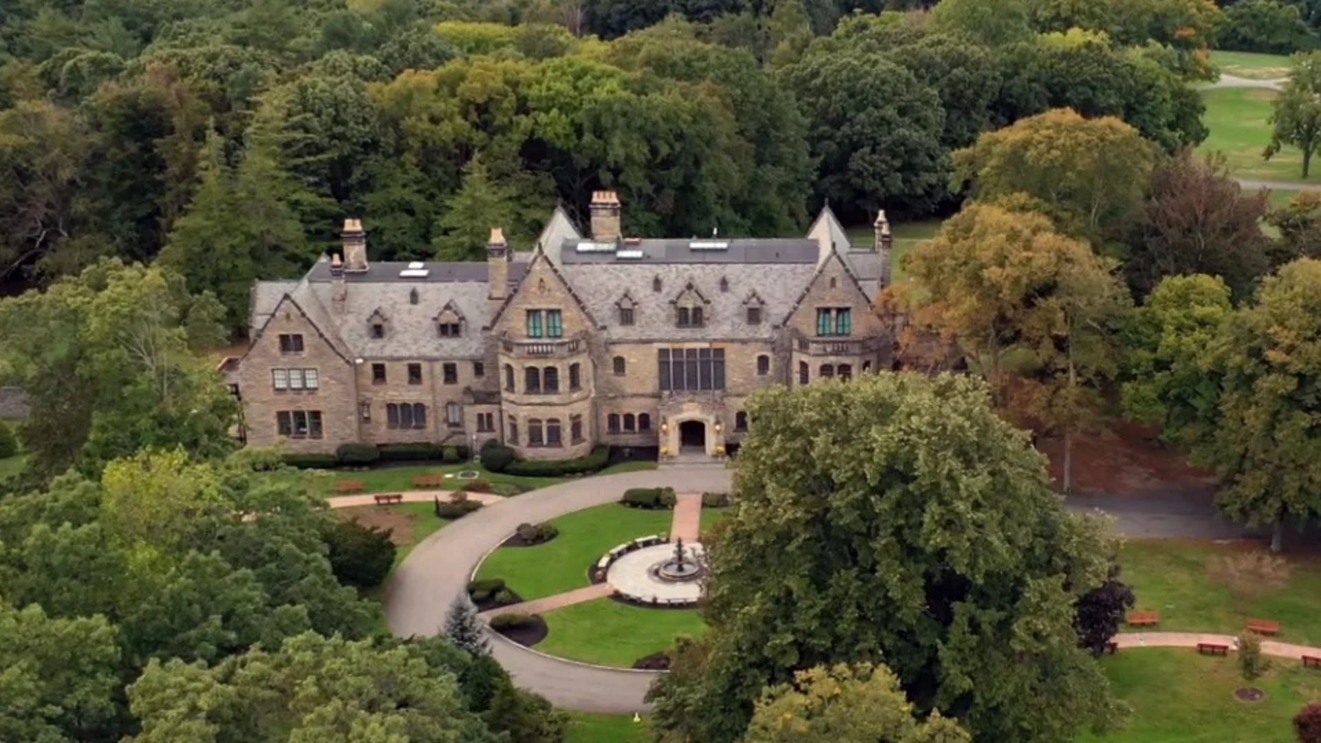 Manor House in New York (Image via @Mill Neck Family of Organizations)